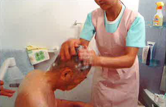 看 護